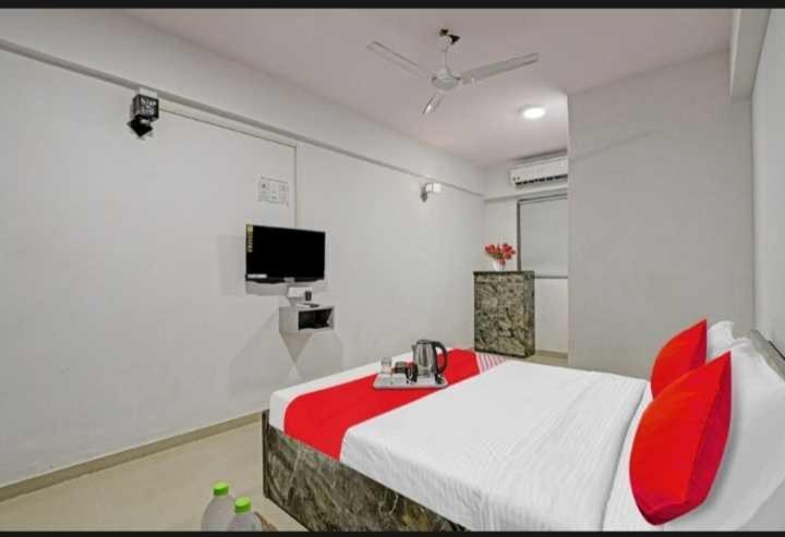 OYO 91550 Hotel Apple Inn Surat Exterior foto