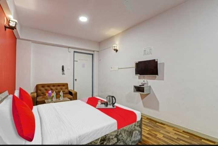 OYO 91550 Hotel Apple Inn Surat Exterior foto