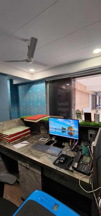 OYO 91550 Hotel Apple Inn Surat Exterior foto