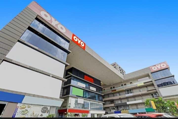 OYO 91550 Hotel Apple Inn Surat Exterior foto