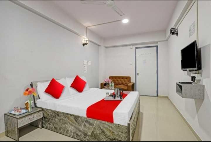 OYO 91550 Hotel Apple Inn Surat Exterior foto