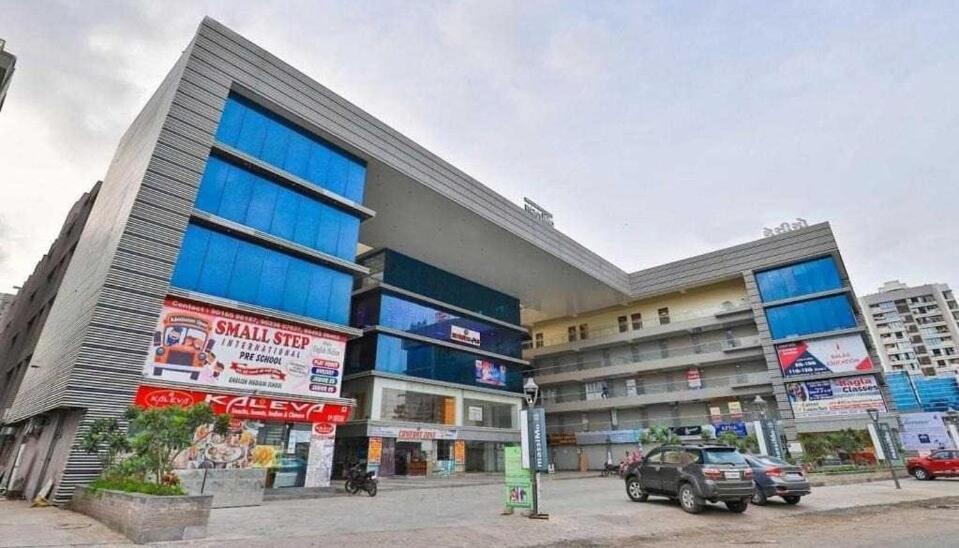 OYO 91550 Hotel Apple Inn Surat Exterior foto